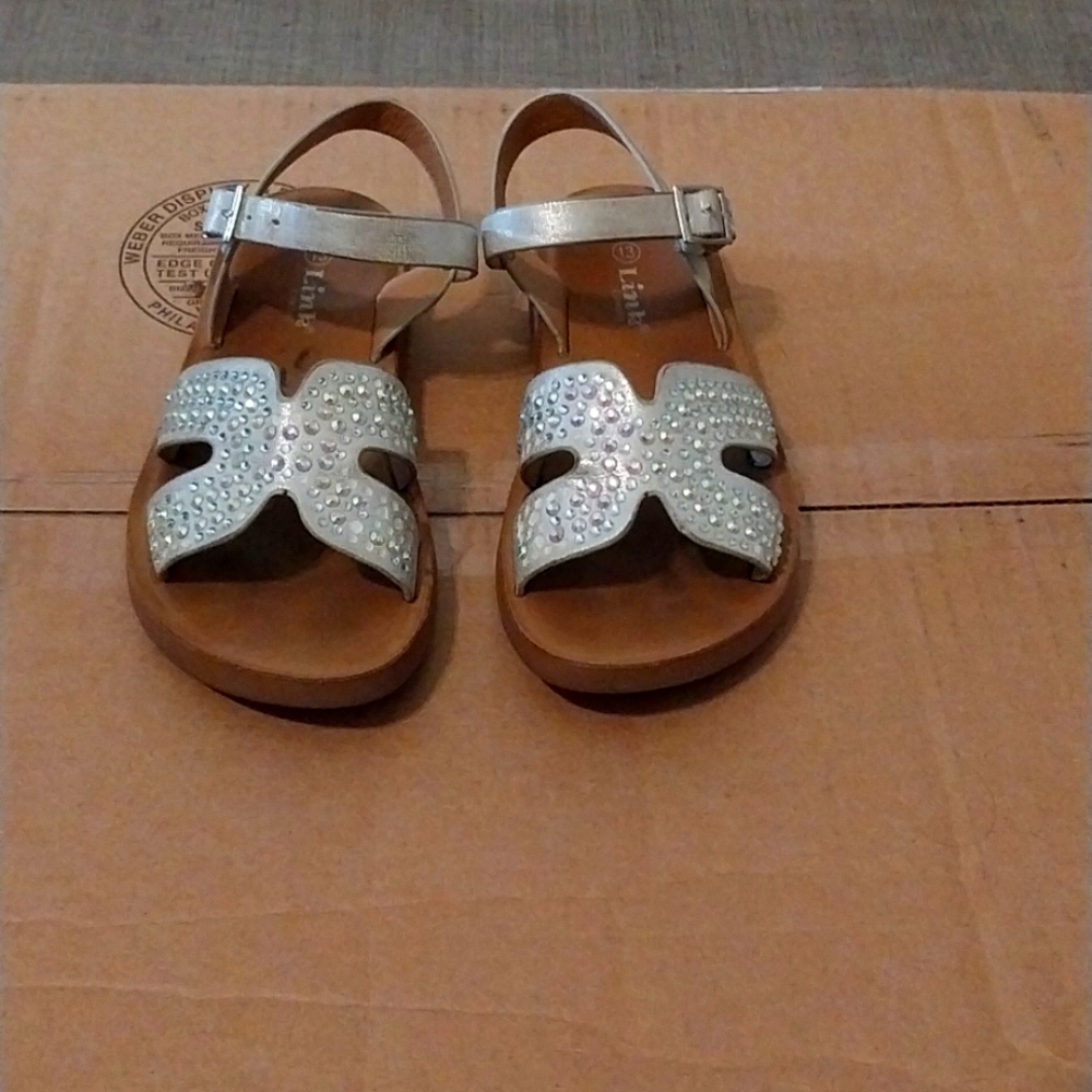 My daughter's favorite church shoes..
